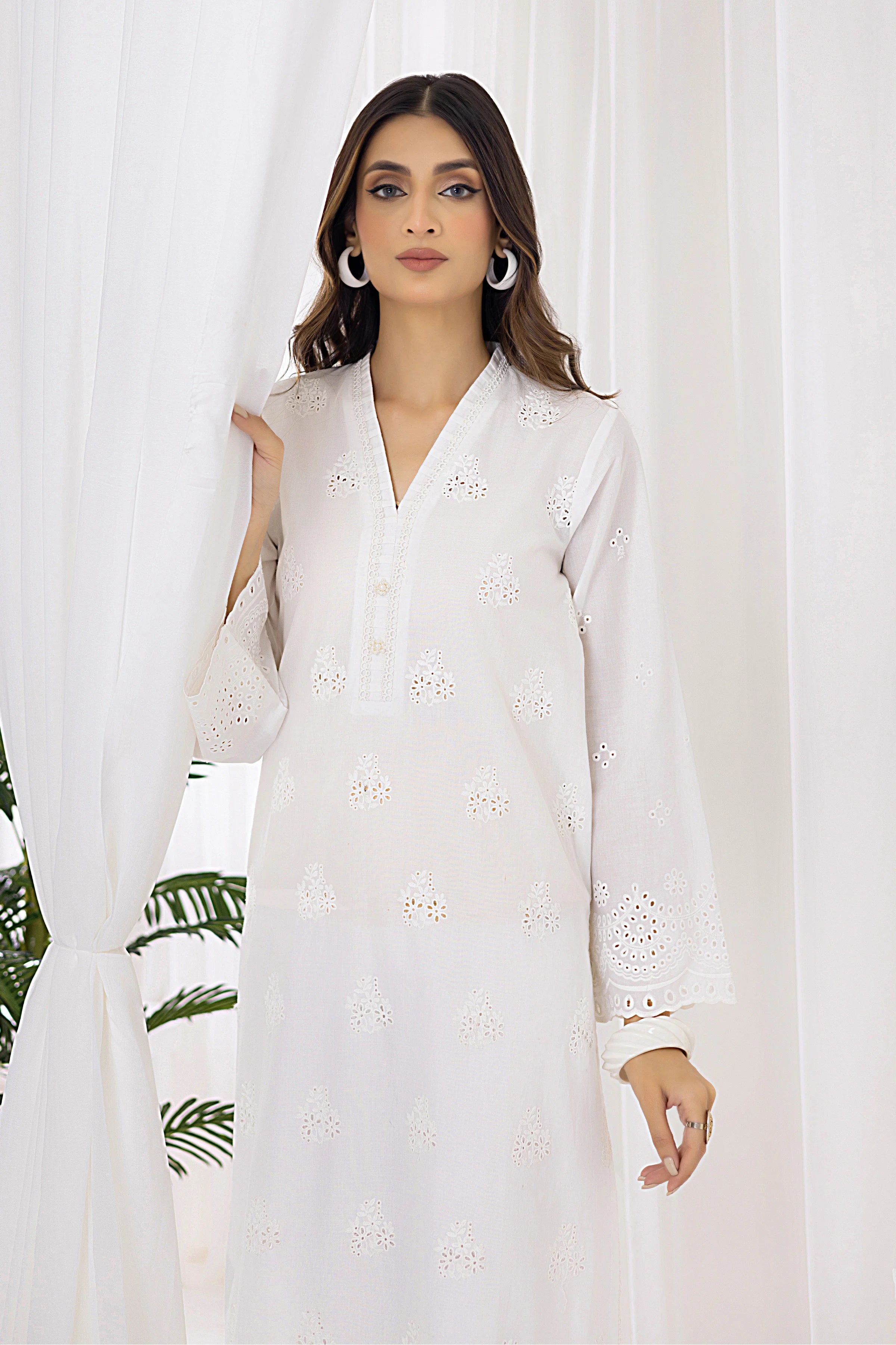 Elegant White Cotton Straight Cut Kurta with Bell Sleeves and Contrast –  Sujatra